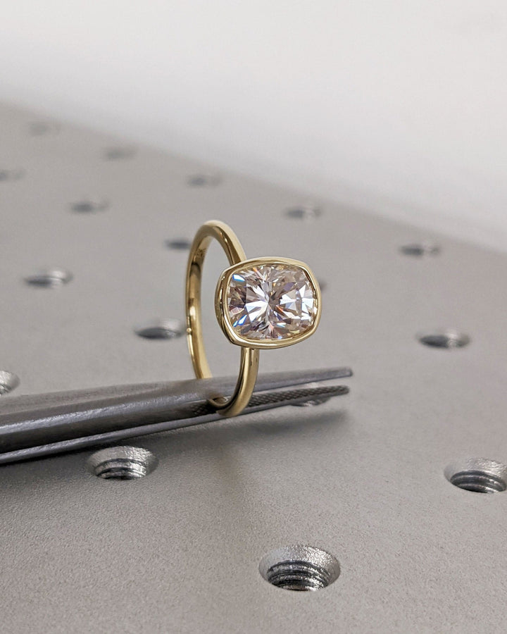 luxury diamond engagement ring,