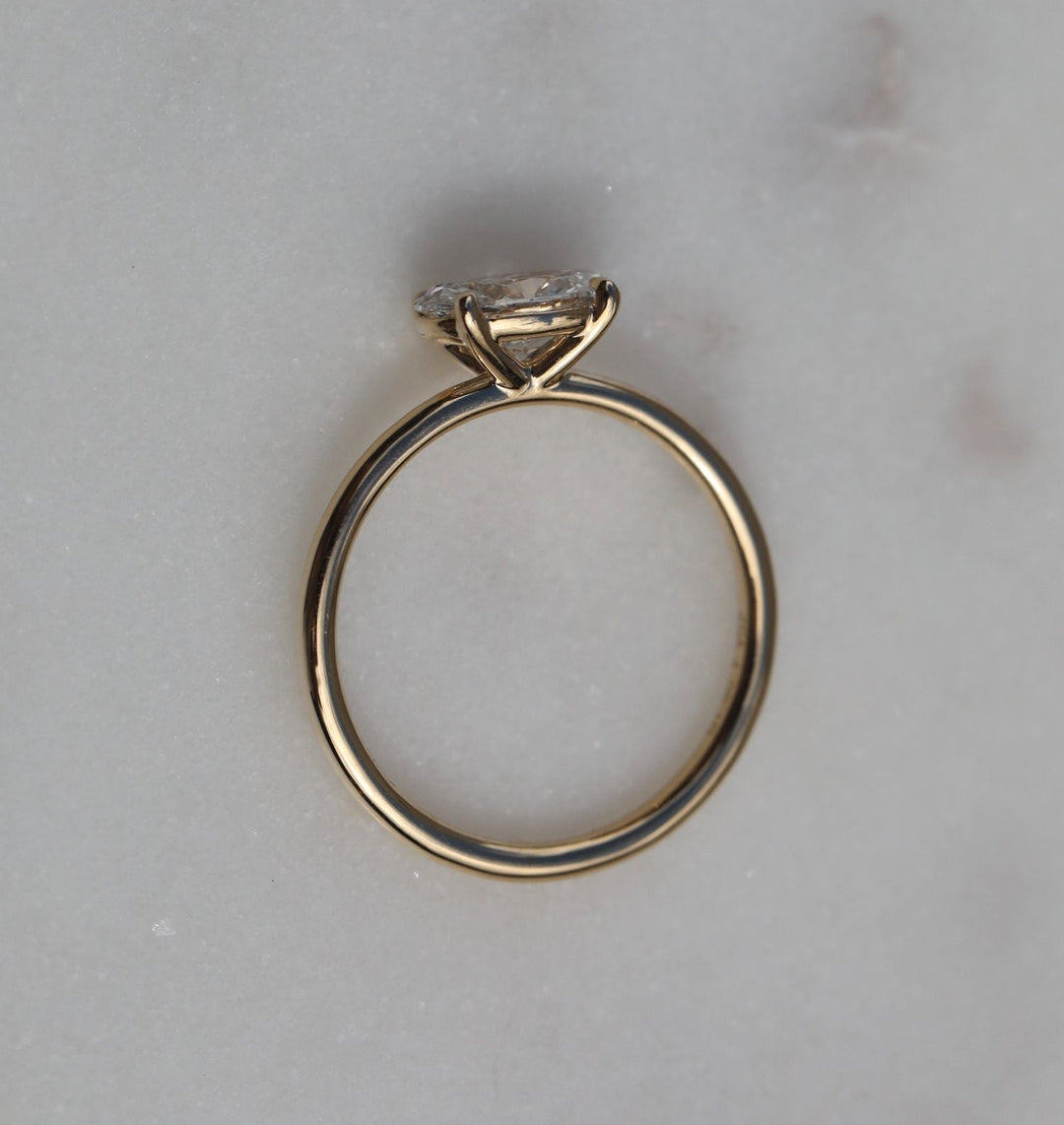 oval diamond accessory,