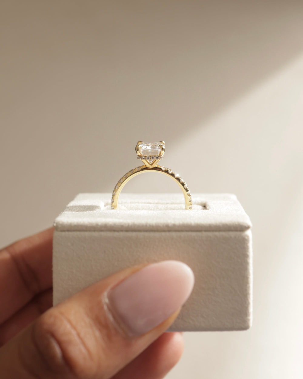 secure halo setting, refined halo setting, elegant halo setting, modern halo setting, classic halo setting, luxury halo setting, minimalist halo setting, structured halo setting, symmetrical halo setting, balanced halo setting, floating halo setting, split shank pavé setting, curved pavé setting