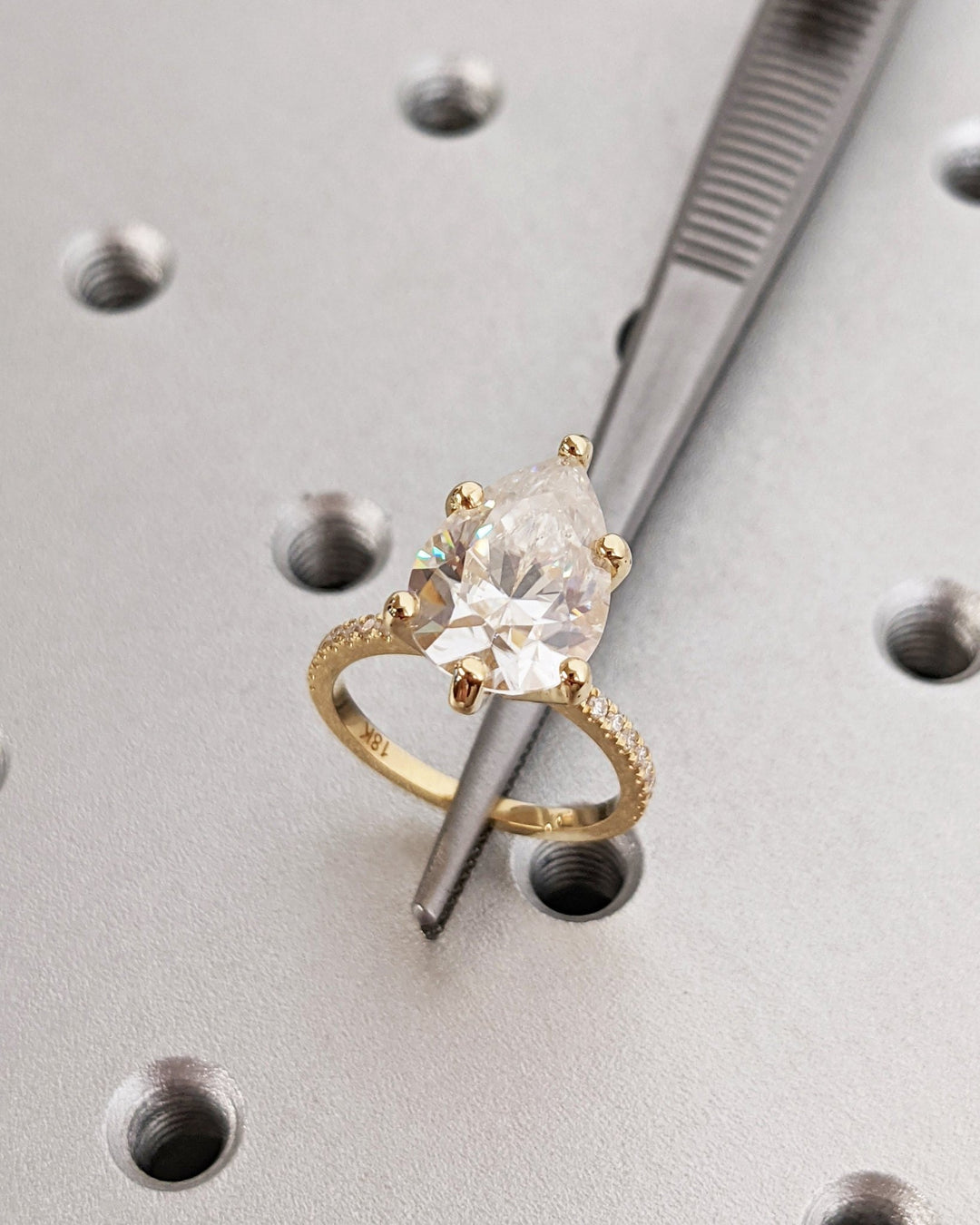 dazzling pear diamond bridal ring,
