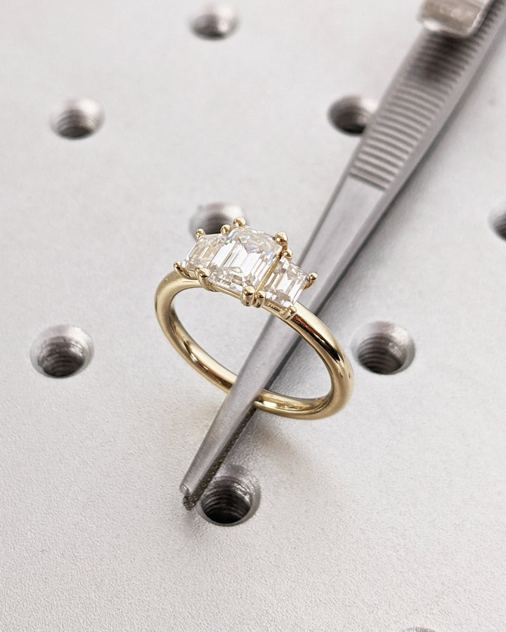 high clarity emerald engagement ring
