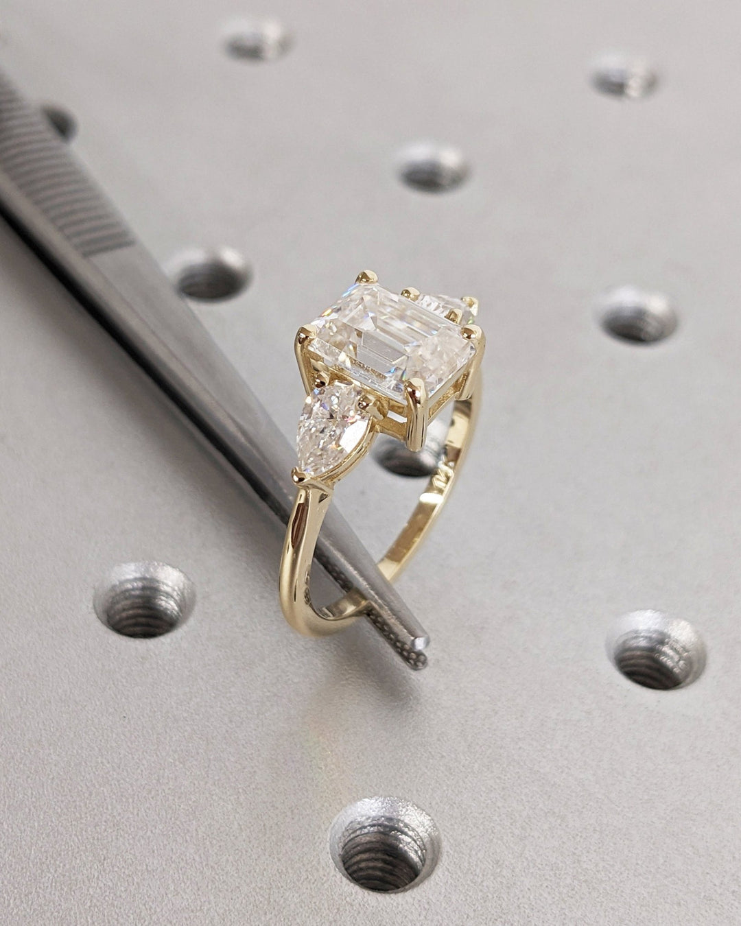 emerald cut fine diamond ring,