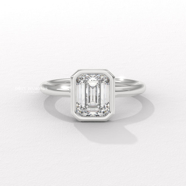 premium bridal ring, handcrafted diamond ring, sophisticated engagement jewelry, timeless emerald design, refined diamond ring, luxury proposal jewelry, bridal elegance ring,