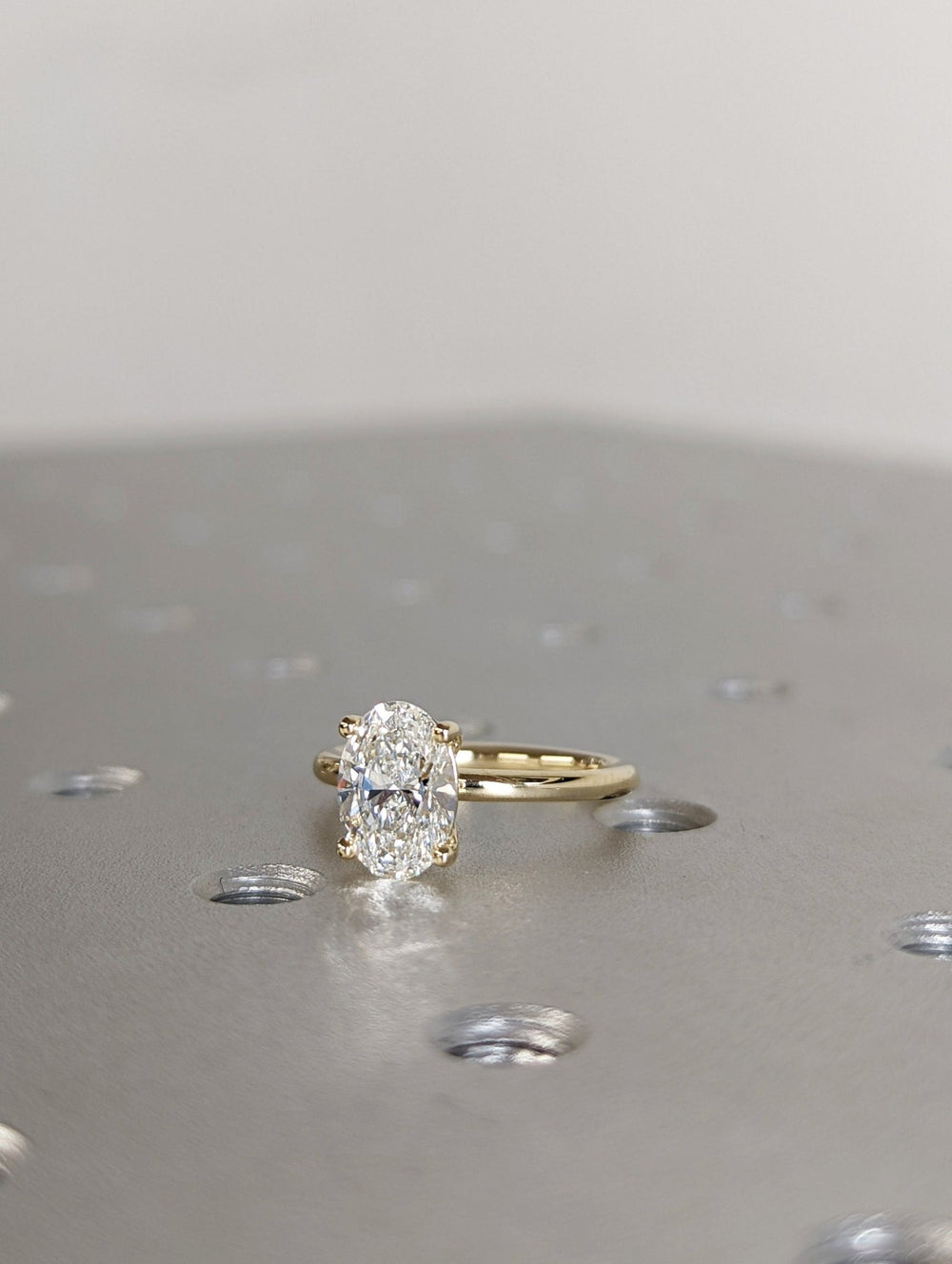 oval cut side stone ring,