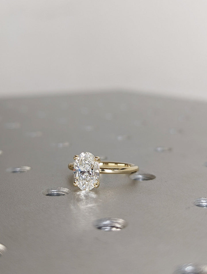 oval cut side stone ring,