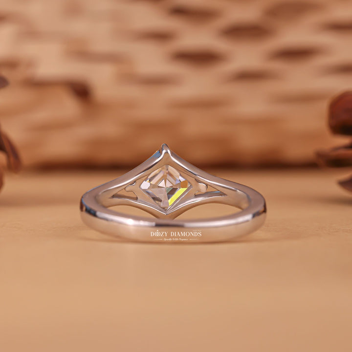 Timeless engagement ring, Elegant engagement ring, Whimsical engagement ring, Chic engagement ring, Glamorous engagement ring, Sophisticated engagement ring, Minimalist