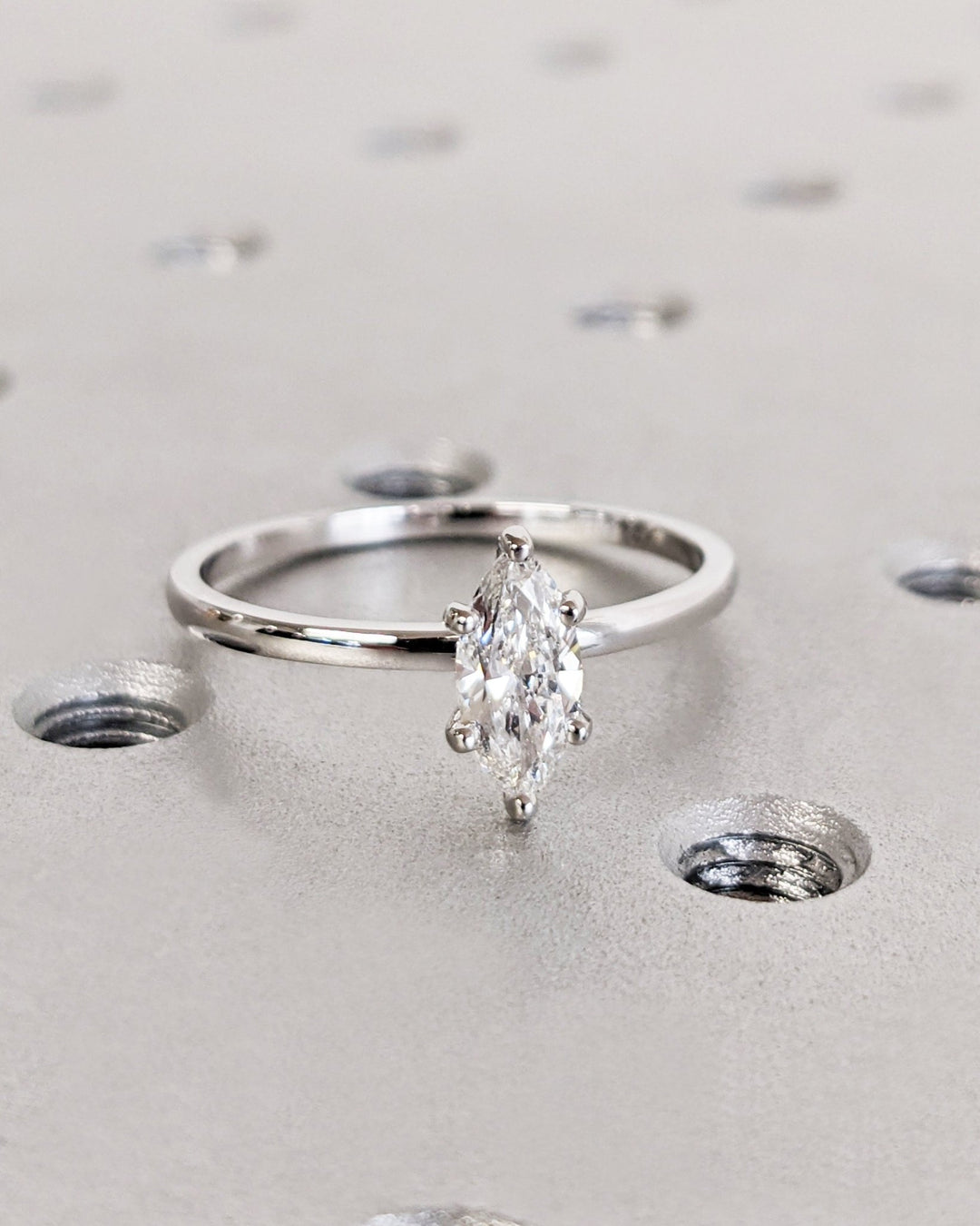 marquise center diamond,