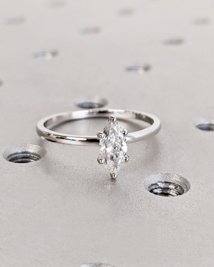 marquise center diamond,