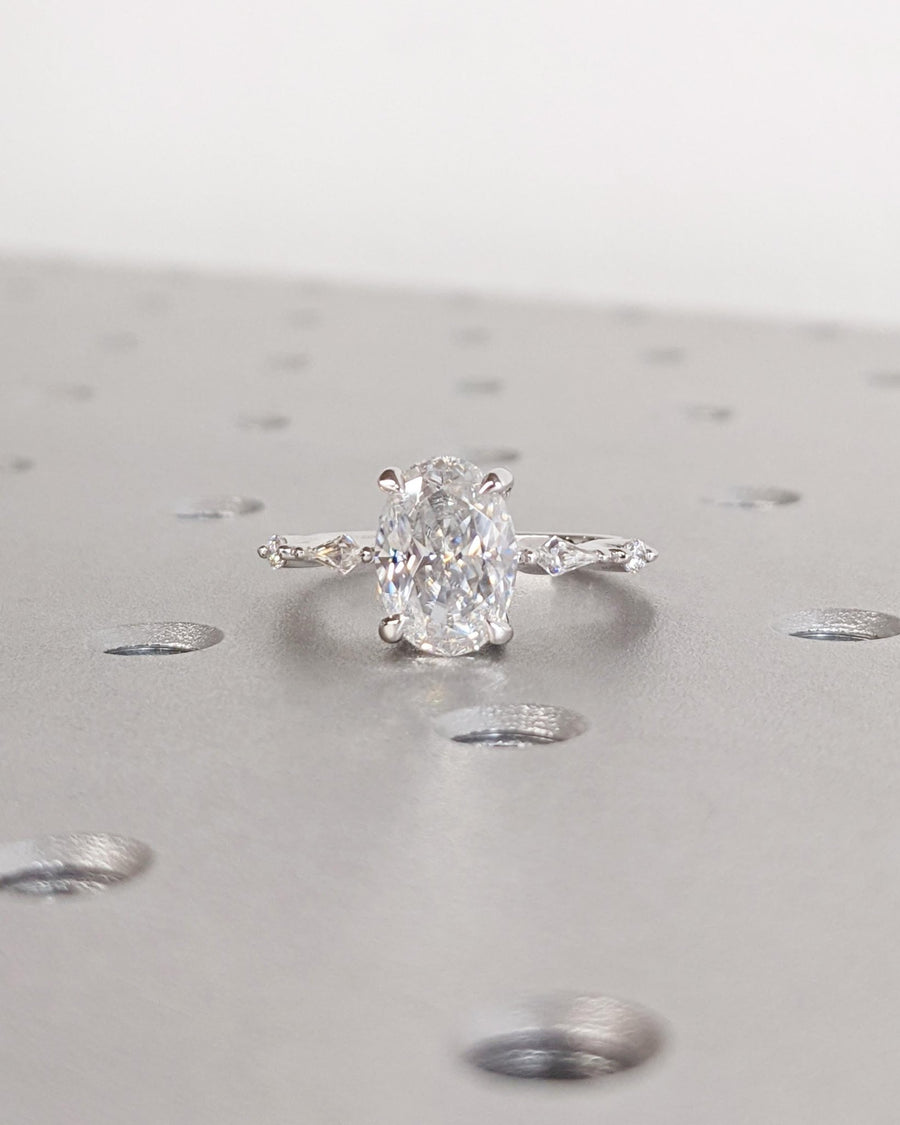 romantic diamond ring,