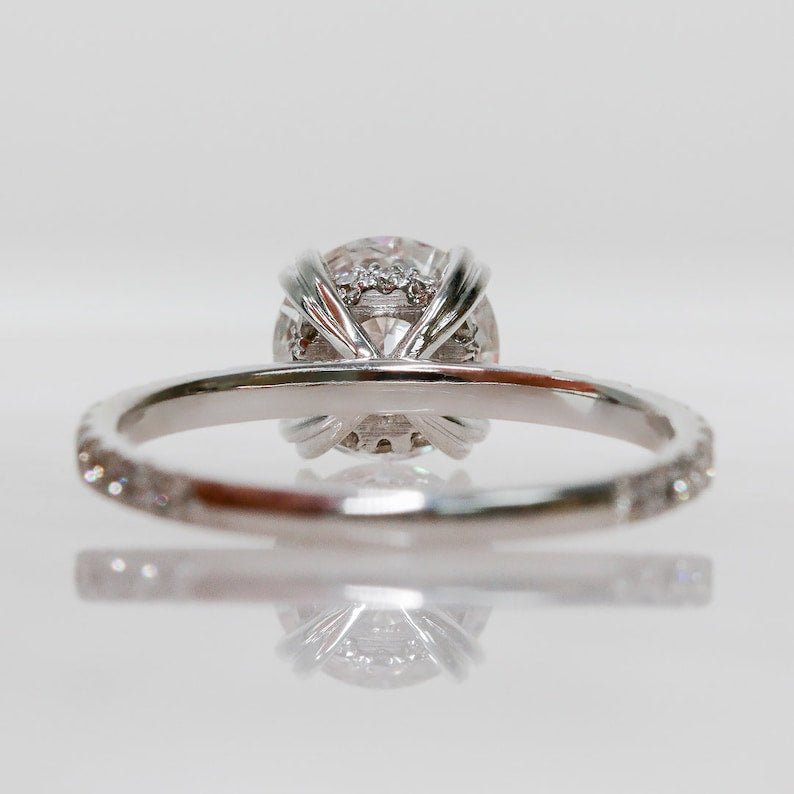 round shape center stone
