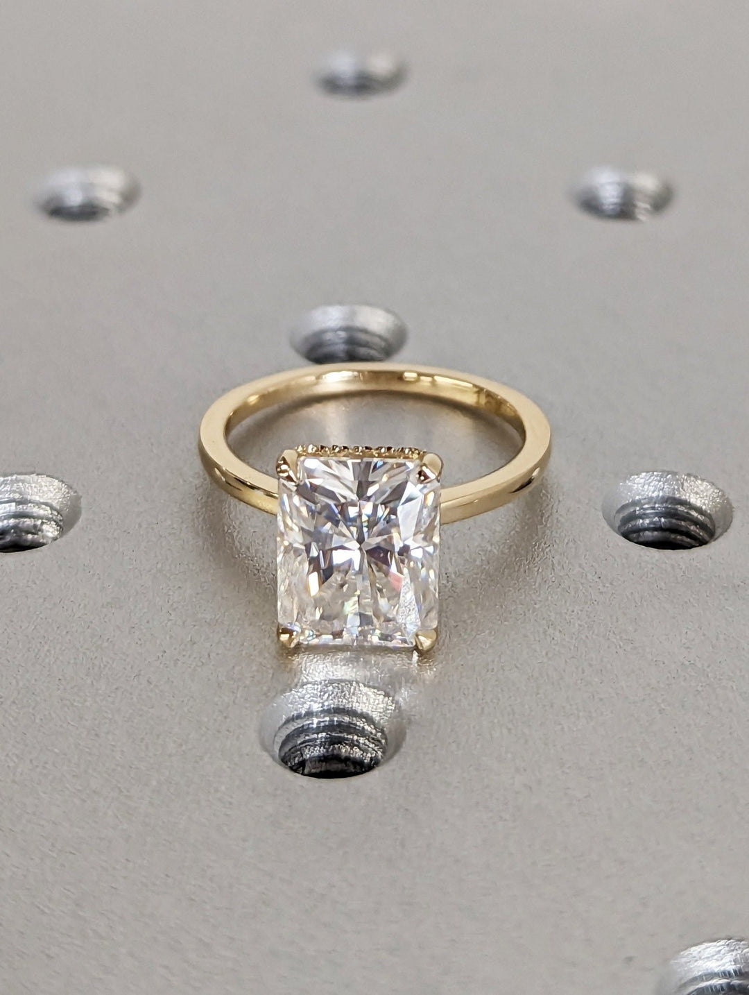 radiant hidden halo diamond setting,