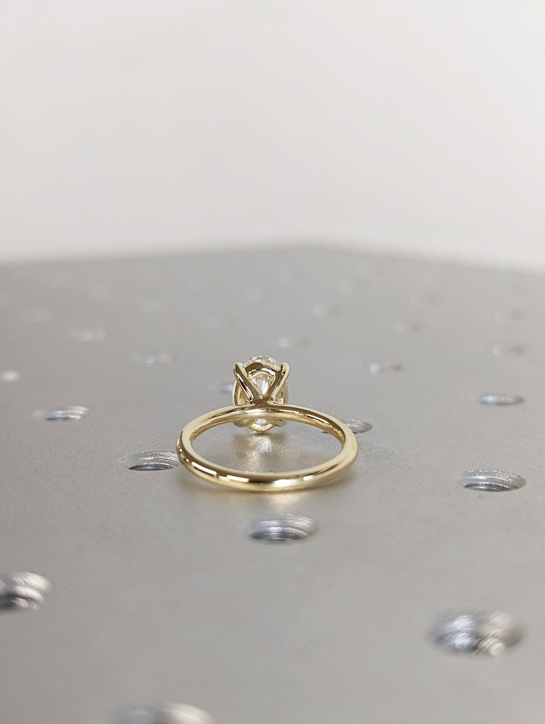 oval solitaire diamond setting,
