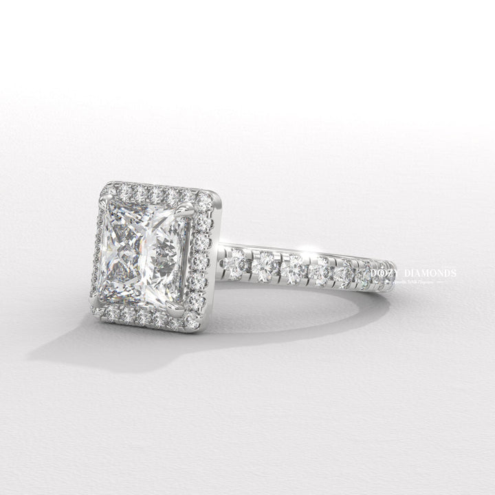 White gold engagement ring
Rose gold engagement ring
Yellow gold engagement ring
Platinum engagement ring