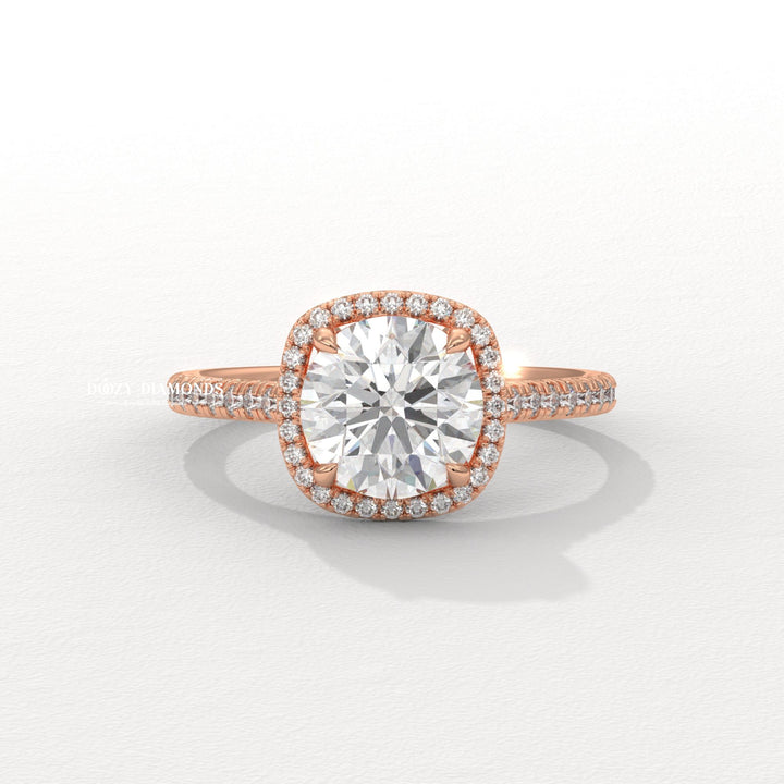 Round diamond halo ring
Classic halo engagement ring
Modern engagement ring
Vintage style halo ring