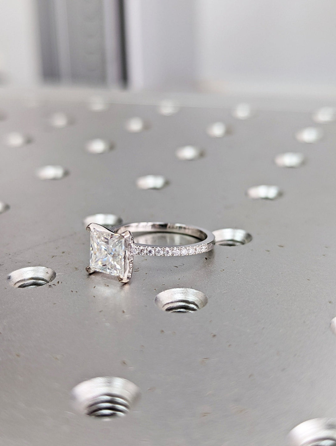 elegant diamond setting,