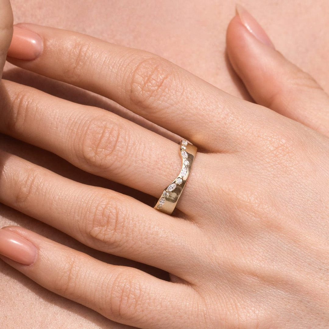 Round Diamond CVD EF/VVS U-Shaped Nesting Chevron Wedding Band