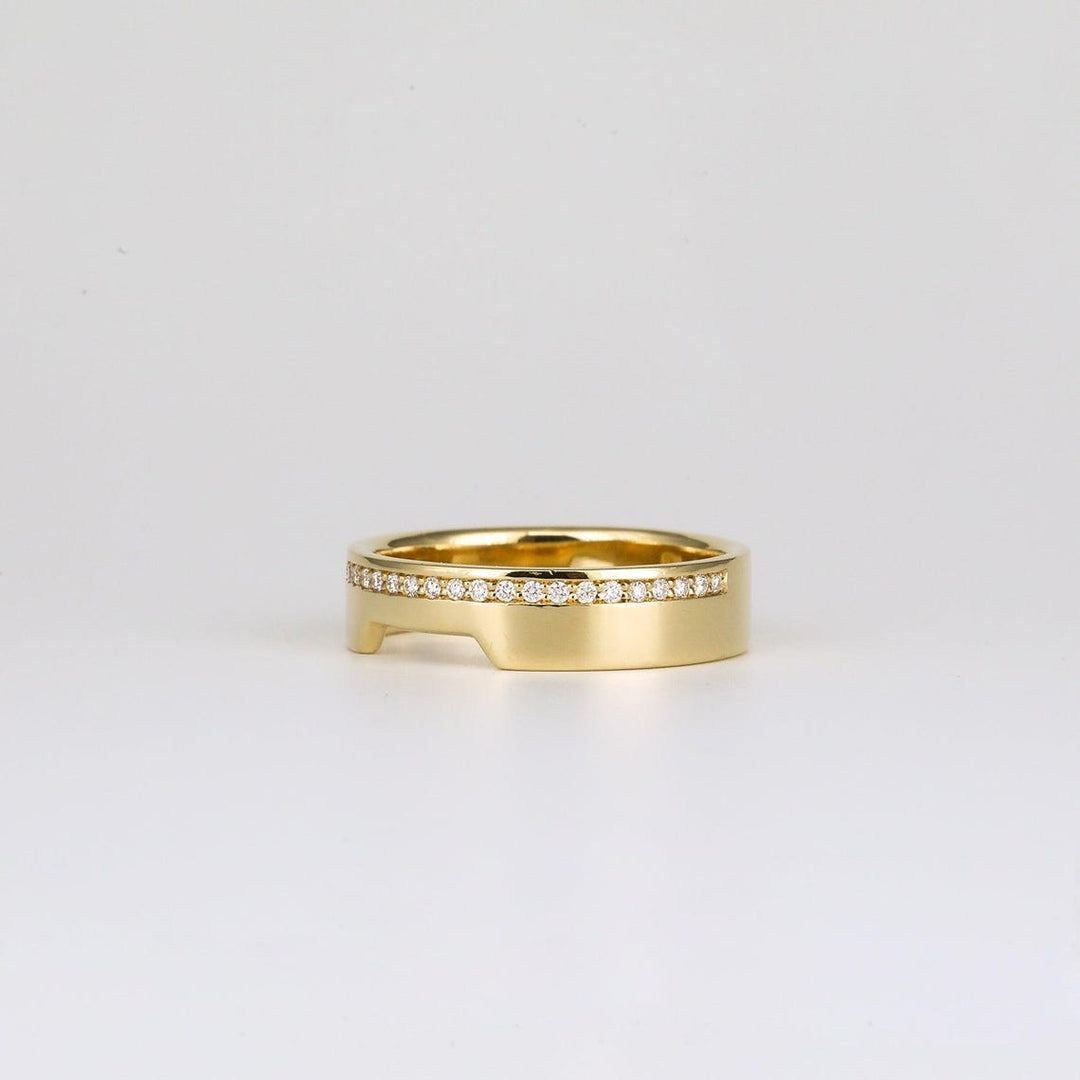 Round Diamond CVD EF/VVS Unique Cigar Style Wedding Band