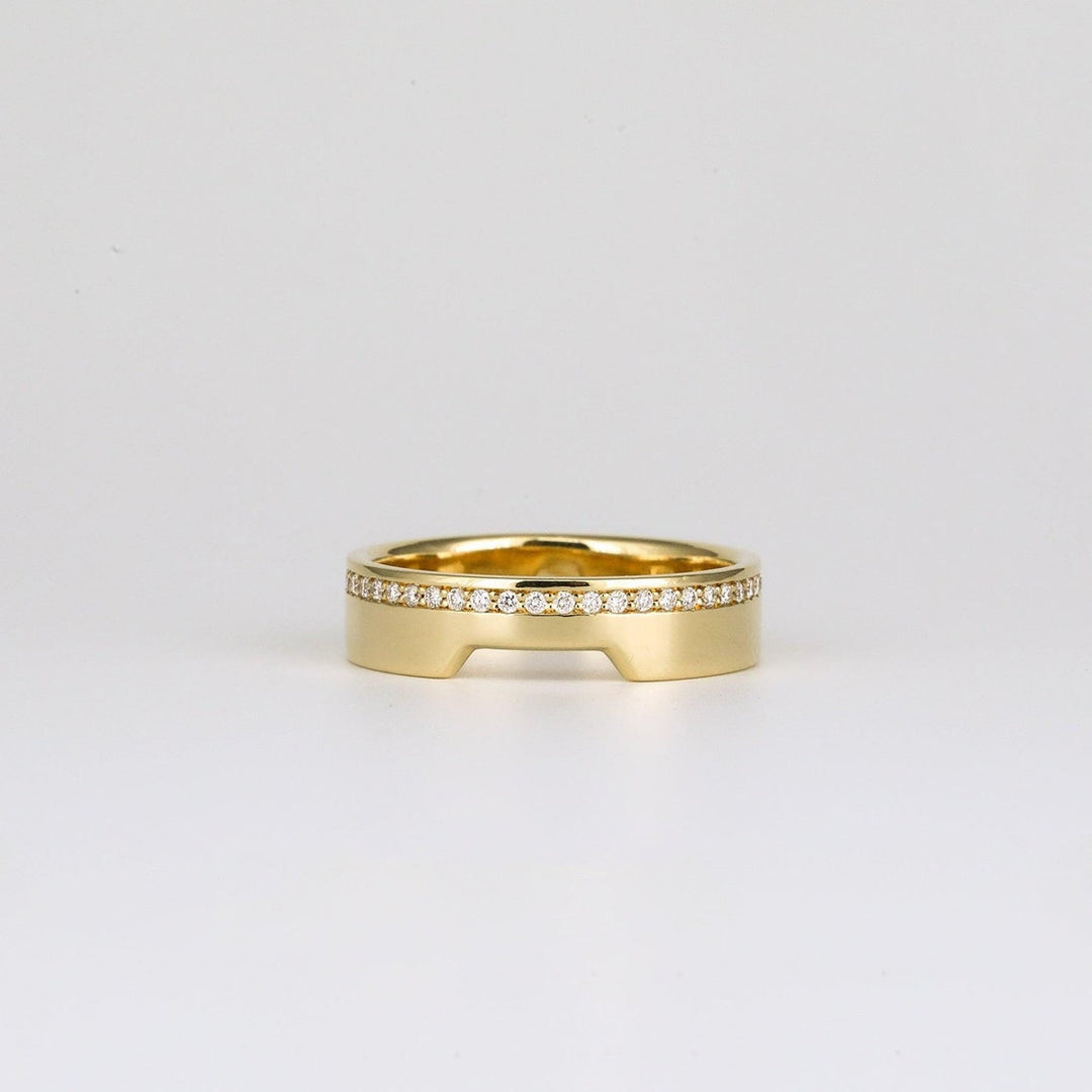 Round Diamond CVD EF/VVS Unique Cigar Style Wedding Band