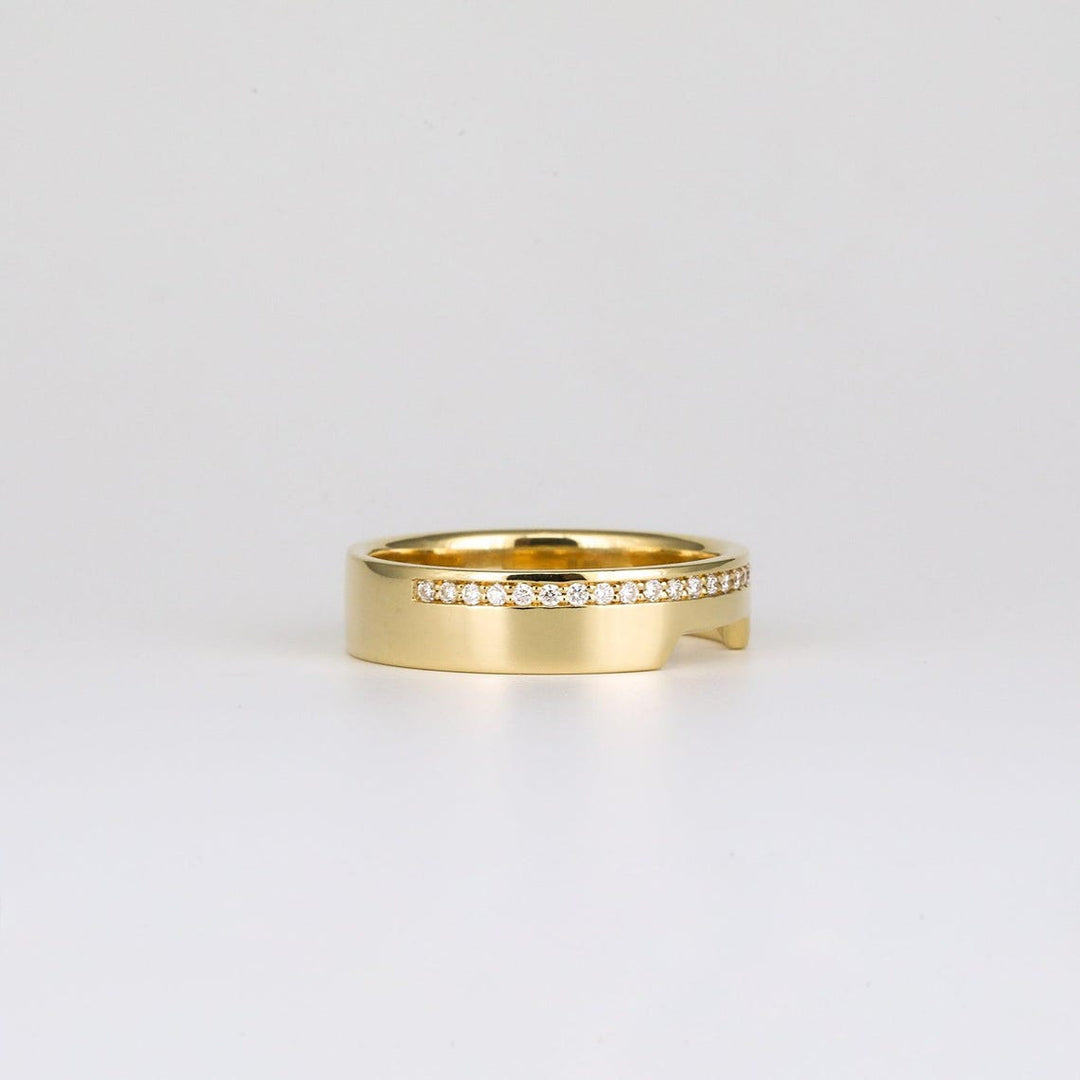 Round Diamond CVD EF/VVS Unique Cigar Style Wedding Band
