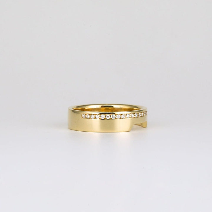 Round Diamond CVD EF/VVS Unique Cigar Style Wedding Band