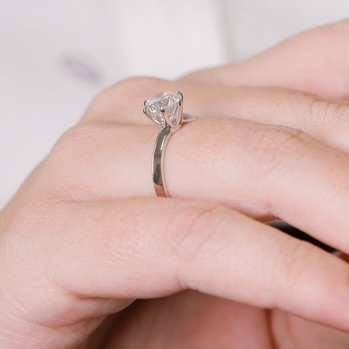 round-solitaire-f-vs2-diamond-engagement-ring