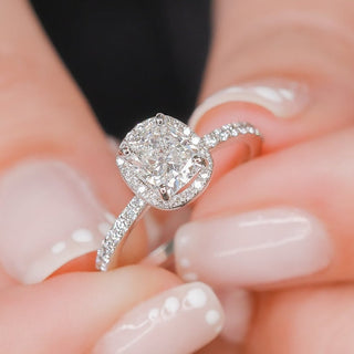 cushion-halo-e-vs1-diamond-engagement-ring