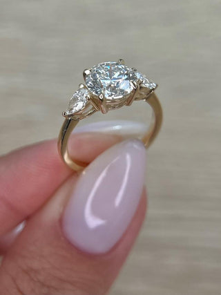 round-three-stones-cvd-f-vs1-diamond-engagement-ring