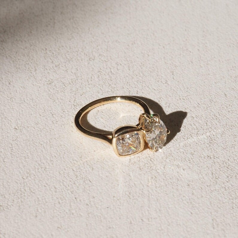 1.0CT-3.0CT Cushion and Pear Cut Diamond Toi et Moi Engagement Ring