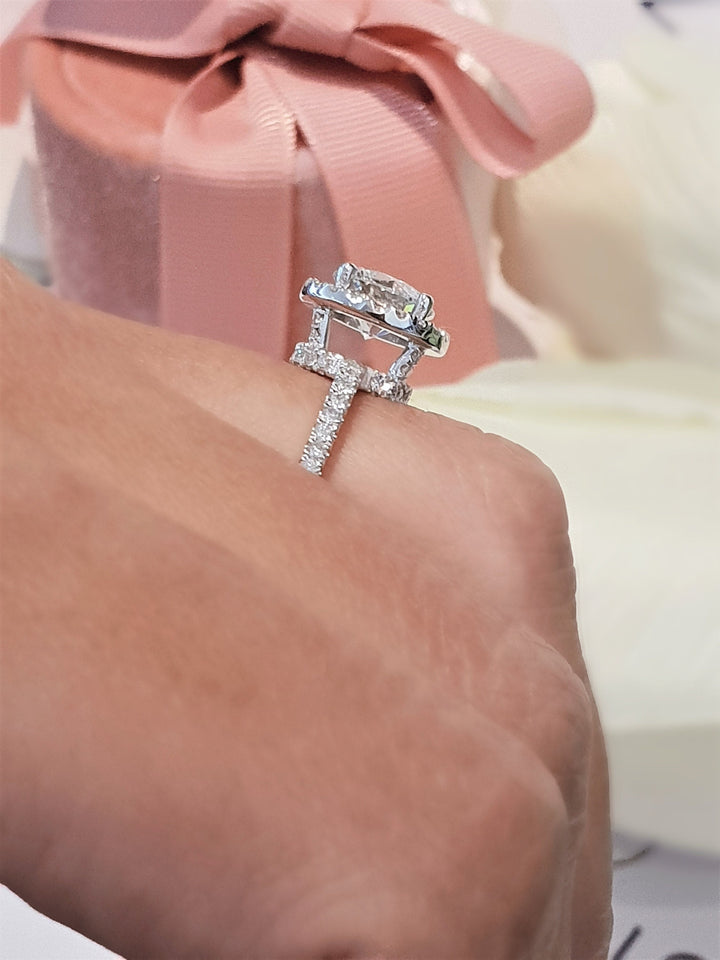 round-cut-halo-g-vs1-lab-grown-diamond-engagement-ring