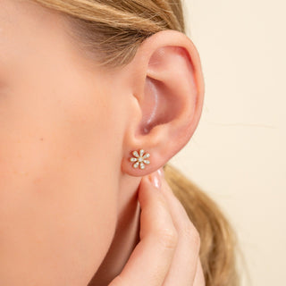 round-floral-moissanite-diamond-stud-earrings-for-women