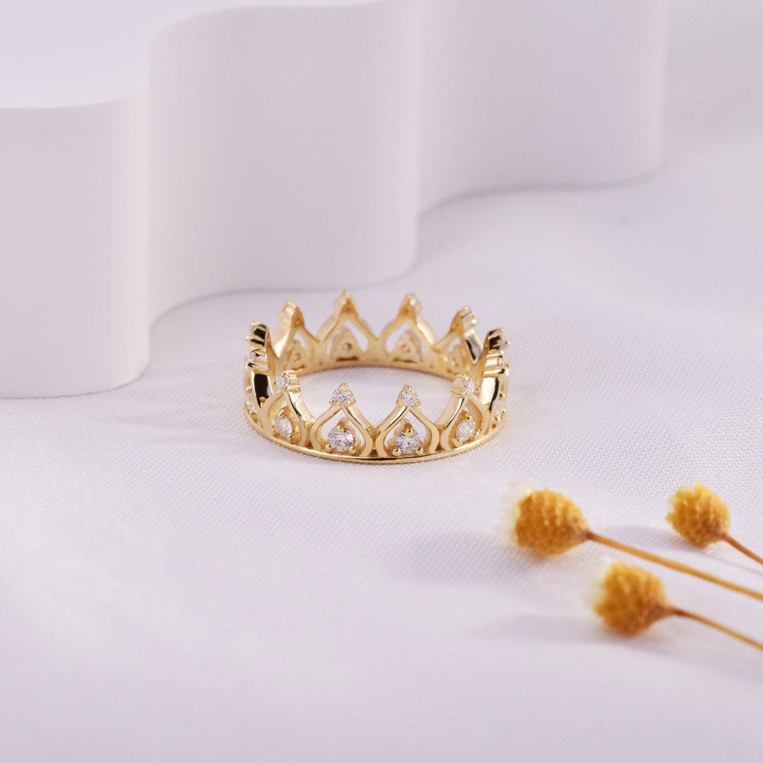 Round Cut Diamond Crown Unique Queen Ring for Christmas Gift