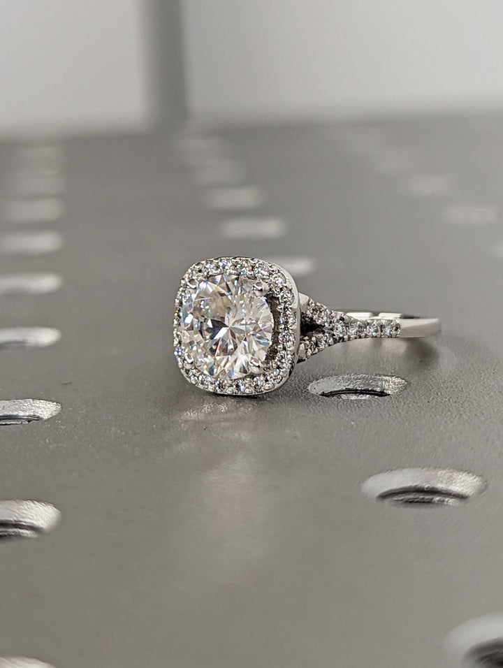 1.50CT Round Cut Halo Lab Grown Diamond Pave Engagement Ring For Women