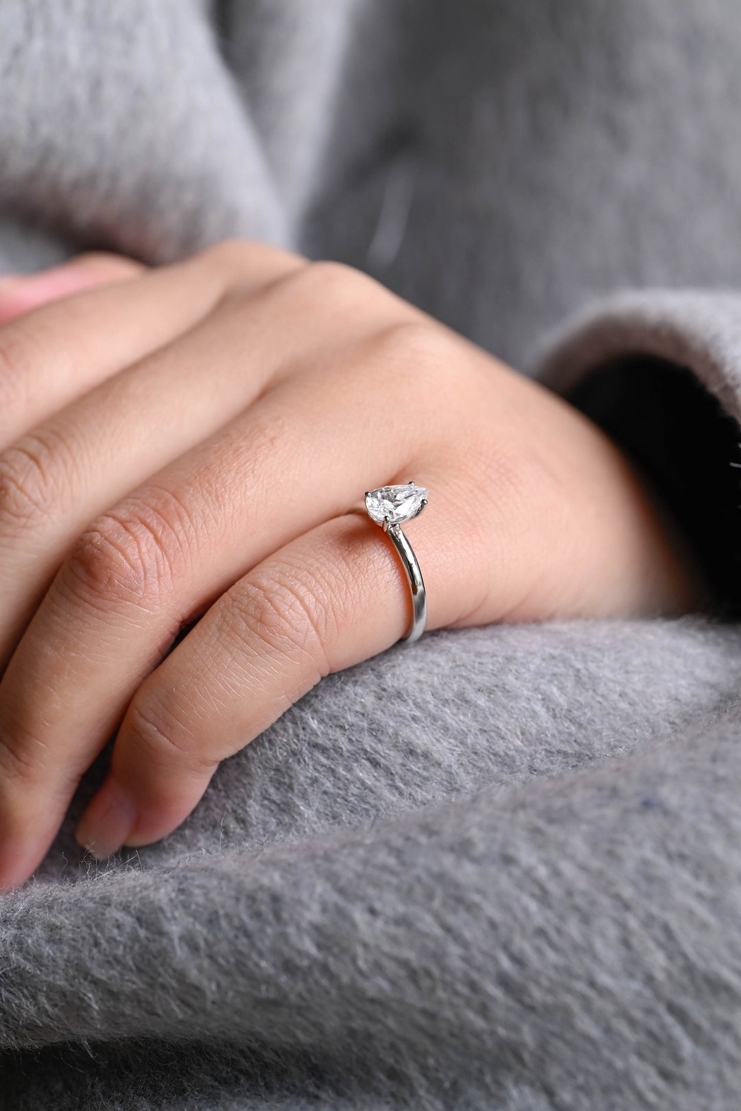 1.0CT Pear Cut Lab Grown Diamond Solitaire Engagement Ring, Maximalist Wedding Ring