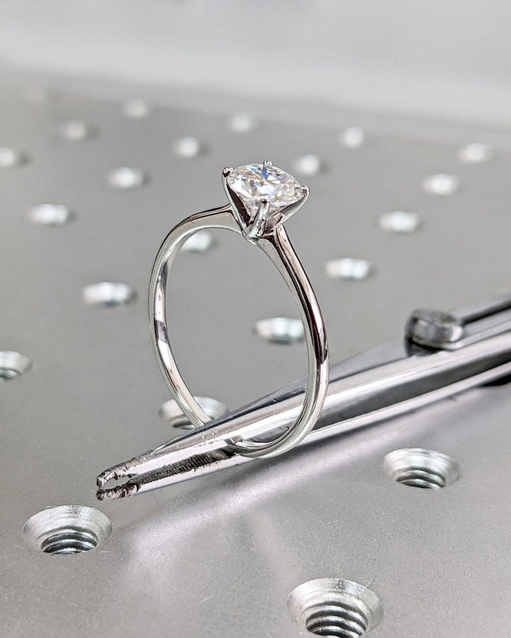 1.0CT Round Cut Solitaire Lab Grown Diamond Engagement Ring For Women