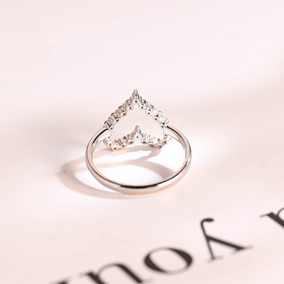Round Heart Shaped CVD EF/VVS Diamond Wedding Band For Women