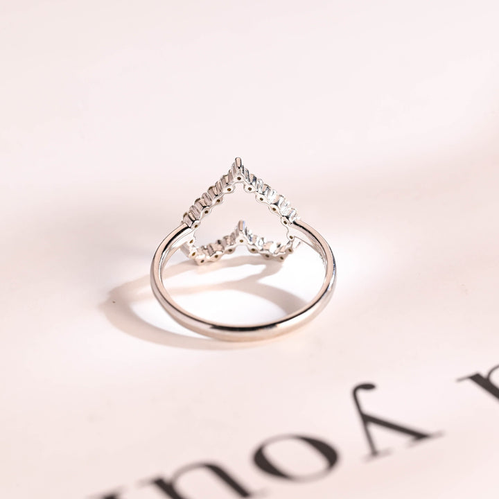 Round Heart Shaped CVD EF/VVS Diamond Wedding Band For Women