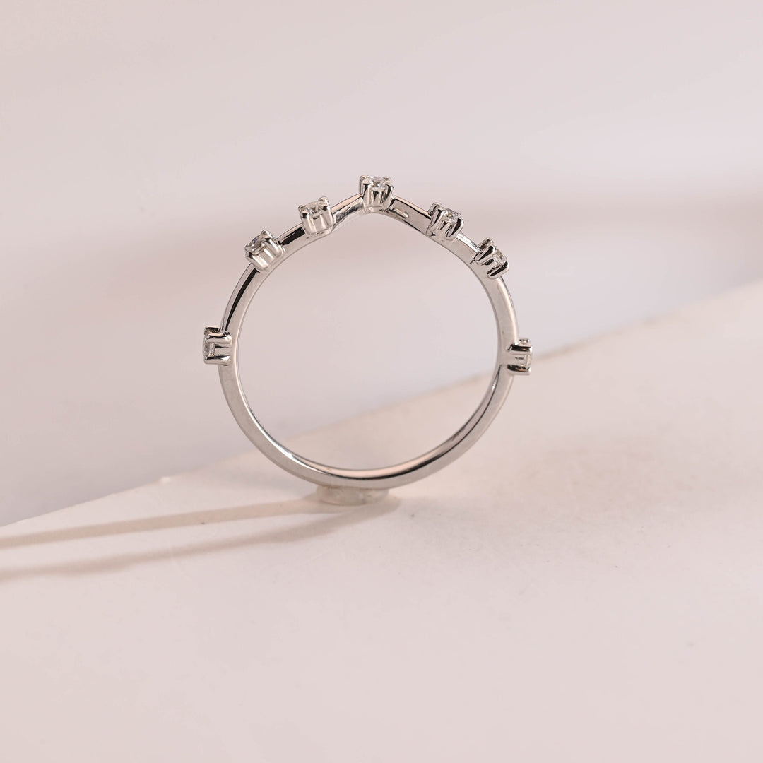 0.20CT Round Cut Curved CVD EF/VVS Diamond Wedding Band For Her