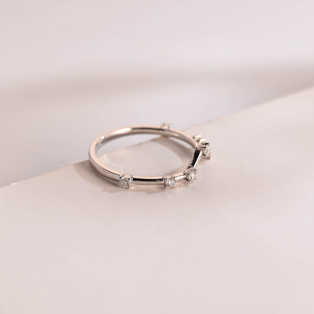 0.20CT Round Cut Curved CVD EF/VVS Diamond Wedding Band For Her