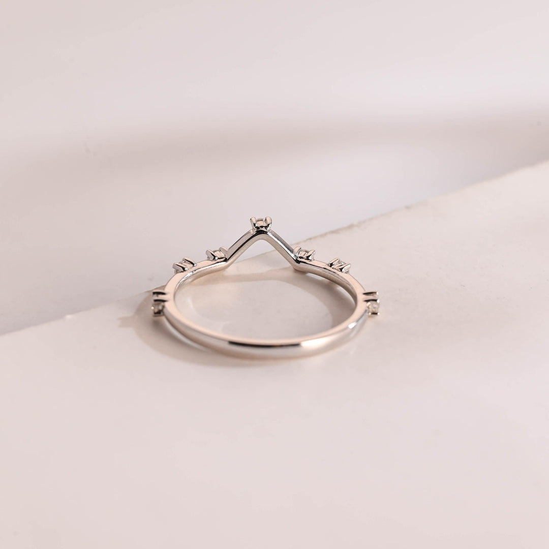 0.20CT Round Cut Curved CVD EF/VVS Diamond Wedding Band For Her