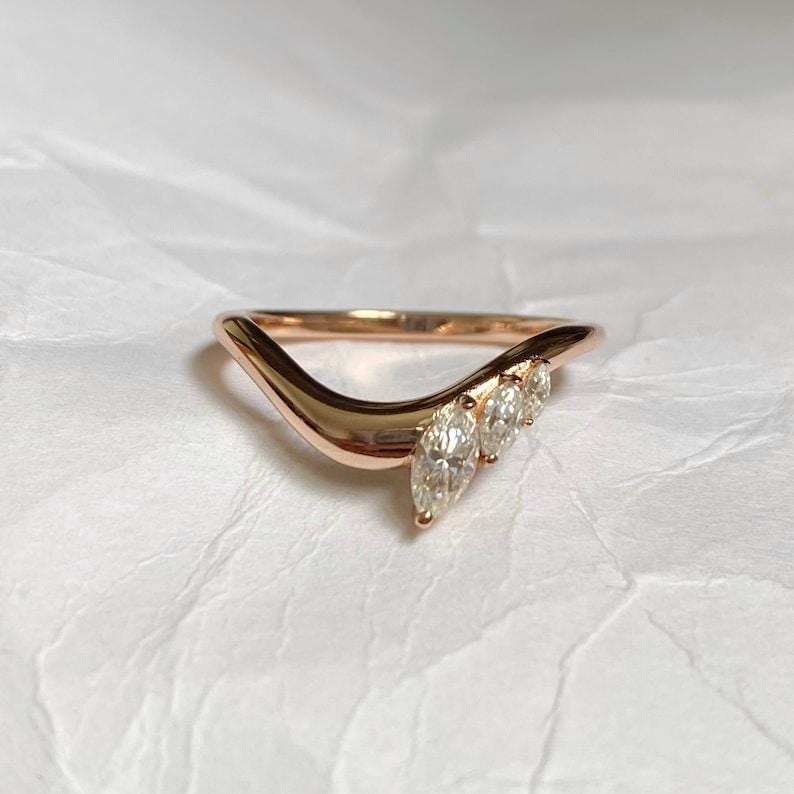 Pear Diamond CVD EF/VVS Curved Three Stone Wedding Band