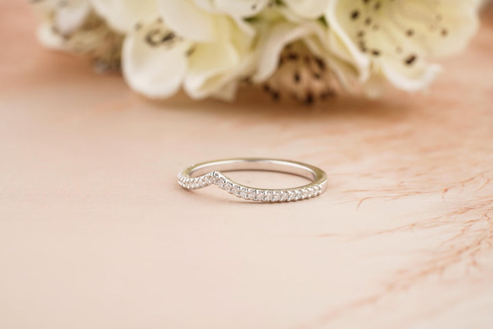 0.2CT Round Cut Minimalist Curved CVD EF/VVS Diamond Wedding Band For Women