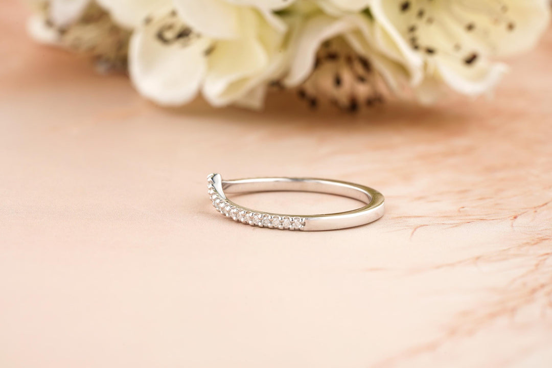 0.2CT Round Cut Minimalist Curved CVD EF/VVS Diamond Wedding Band For Women