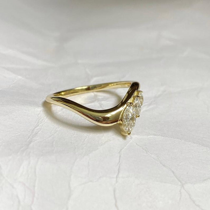 Pear Diamond CVD EF/VVS Curved Three Stone Wedding Band