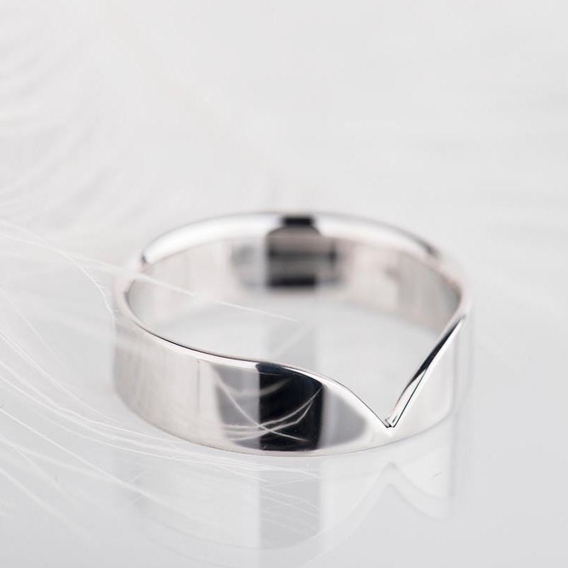 18K Solid Gold V Shape Matching Plain Wedding Band
