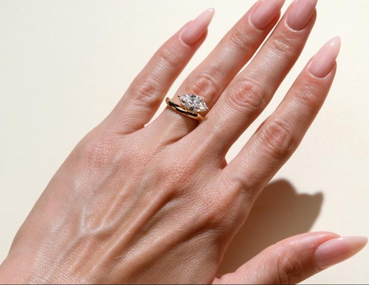 1.0CT-2.0CT Marquise Cut Lab Grown Diamond Curved Engagement Ring