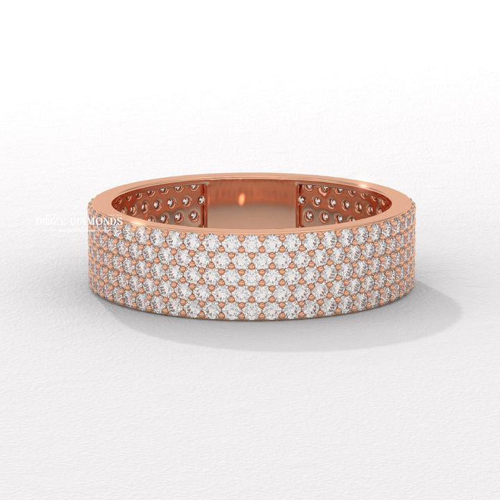 Domed pave setting
Sustainable bridal jewelry
Ethical diamond band