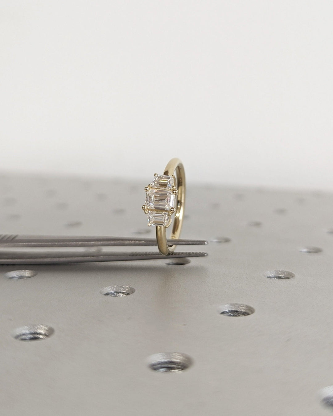 emerald lab diamond ring,