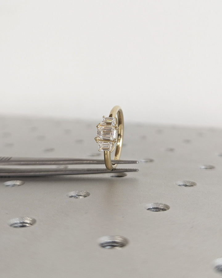 emerald lab diamond ring,