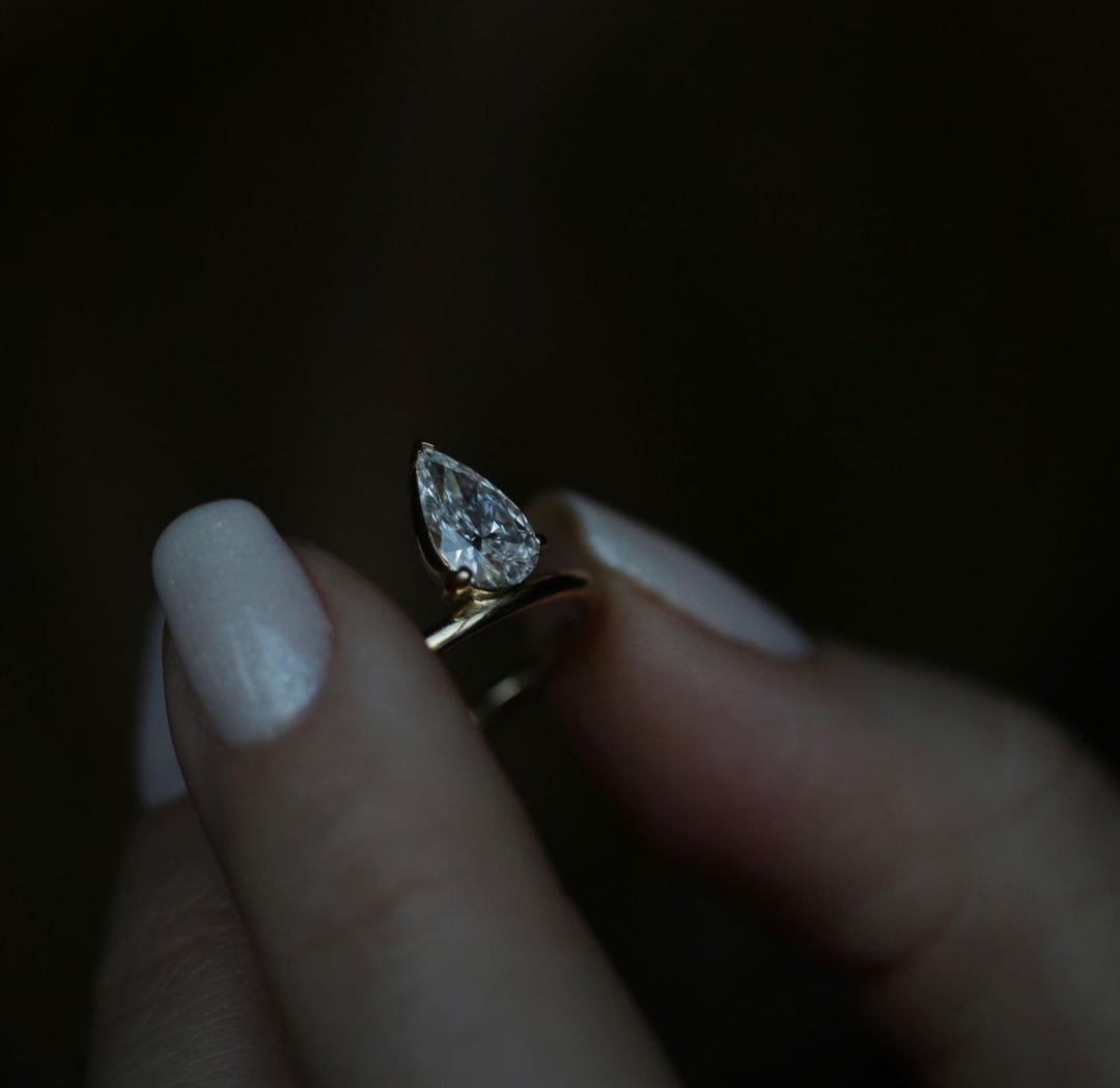 pear cut luxury ring,