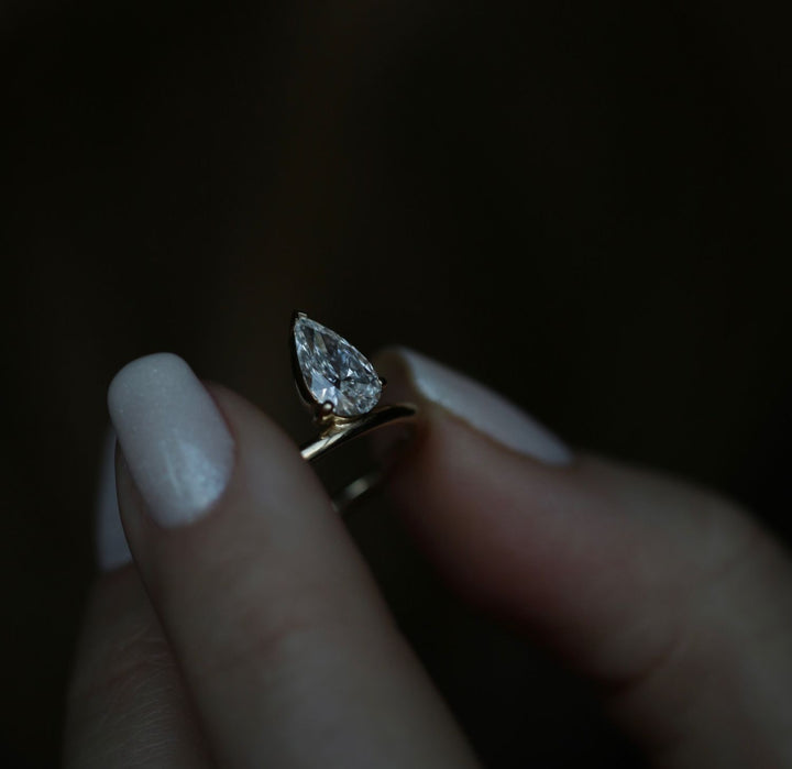 pear cut luxury ring,